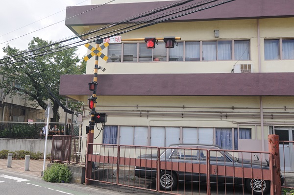 写真】鉄道の守護神の最新進化 「全方向踏切警報灯」とは｜NEWSポスト