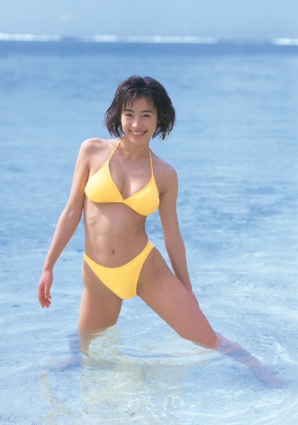 さとう珠緒、22年前の初写真集から厳選ショット4枚｜NEWSポストセブン