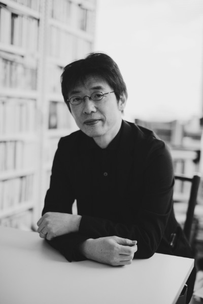 著者に訊け】堀江敏幸氏 贅沢な書評集『傍らにいた人』｜NEWSポストセブン