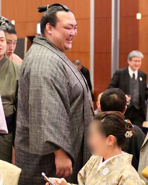 引退の稀勢の里、初場所後に見せた笑顔と後援会長の期待｜NEWSポストセブン