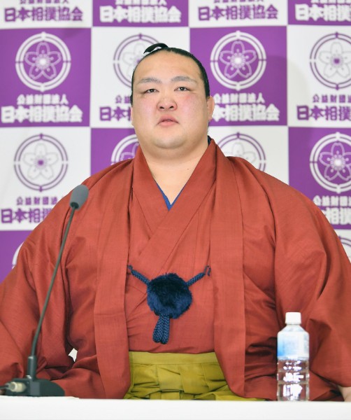 引退後も利用される稀勢の里 白鵬と鶴竜が延命の言い訳に｜NEWSポスト