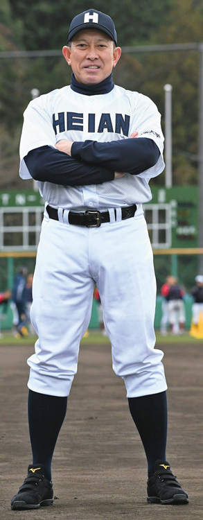 龍谷大平安高校　ユニフォーム 龍谷大平安 監督がユニフォーム変更を阻止した時の壮絶覚悟｜NEWS