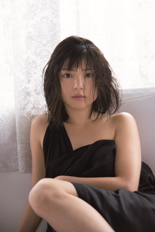 ZIP！』卒業の川島海荷が披露する「25歳の大人の艶姿」｜NEWSポストセブン