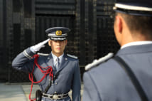 豪華　十六紋菊　座布団 約66cm　皇室　近衛師団　皇宮警察　禁衛府　天台宗 ご即位パレードに向けて訓練中 皇宮警察の一日に密着｜NEWSポストセブン