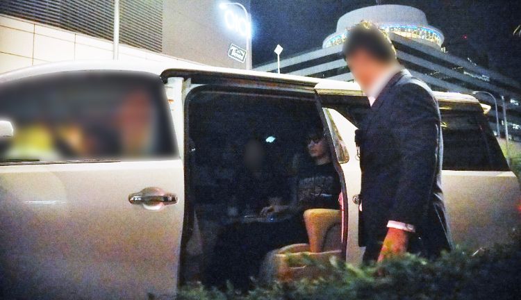 綾野剛が真摯なファン対応 鶴瓶も評価する「気遣いの人」｜NEWSポスト