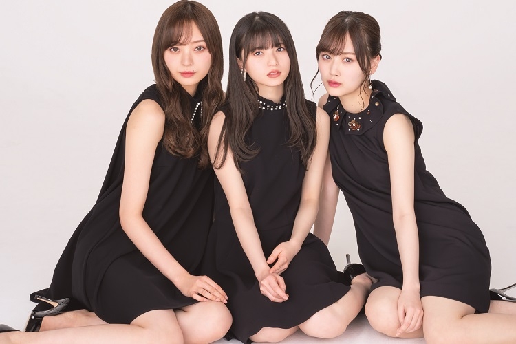 乃木坂・齋藤、山下、梅澤が素足の黒ワンピ姿を披露｜NEWSポストセブン