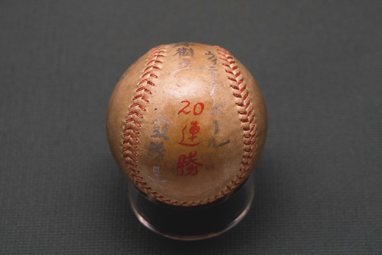 マニア垂涎のレアものも 野球博物館の貴重な展示品の数々｜NEWSポスト