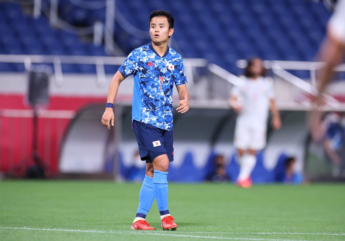 久保建英、ピッチ外でも年上選手にタメ口 態度のデカさもワールド
