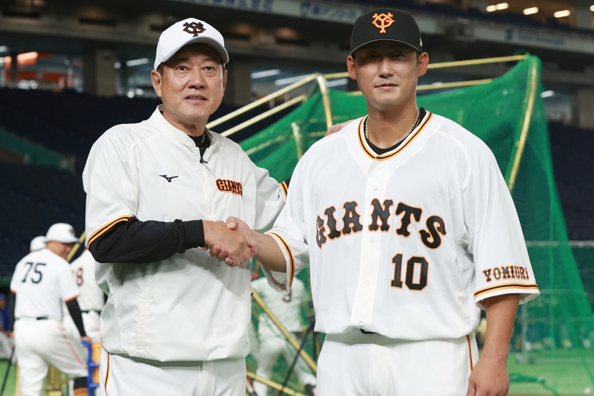 ファイターズ　栗山監督　大谷翔平　ダルビッシュ　中田翔　レプリカサインボール4個 4番で好調の巨人・中田翔 侍ジャパンで栗山監督が「サプライズ選出」の