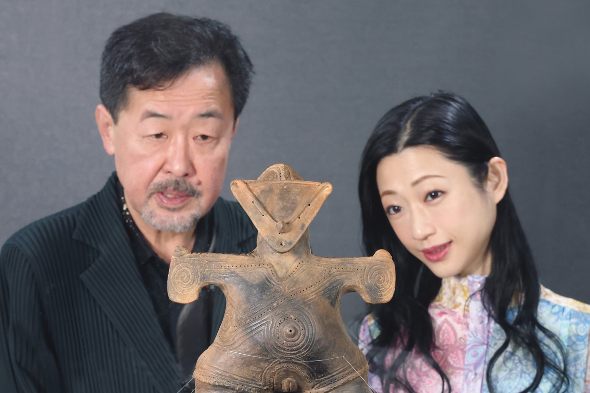写真】茅野市尖石縄文考古館 壇蜜が抱きしめた「縄文のビーナス」と