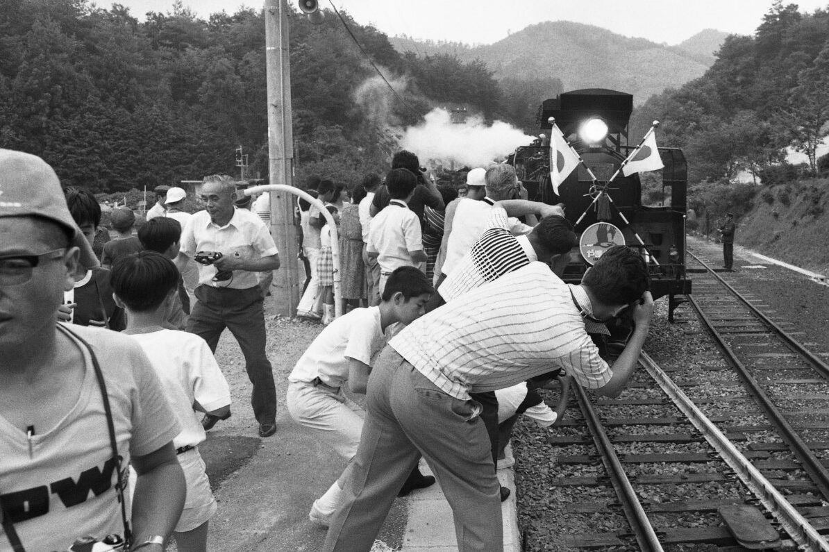 撮り鉄と地元住民はwin-winの関係を築けるのか 島根・津和野町が試みた
