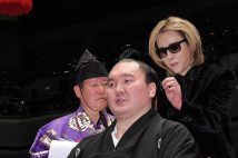 元横綱・白鵬「100万円断髪式」、裏方スタッフからは好評も垣間見える