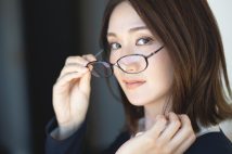 眼鏡の奥に「魔性」を秘める木村玲衣の美身 「眼鏡がないと恥ずかしい