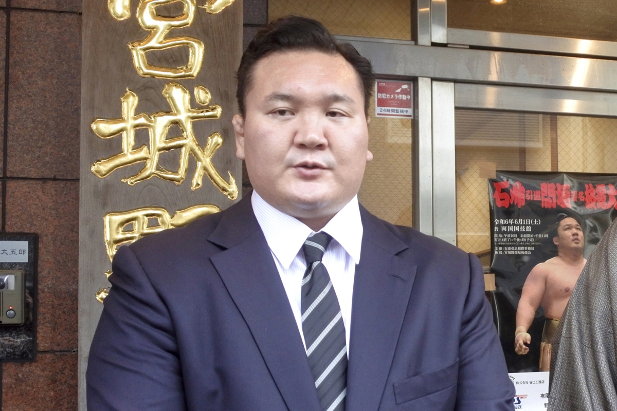元横綱の挨拶は1回100万円】白鵬米販売会での暴行トラブルの経緯 被害