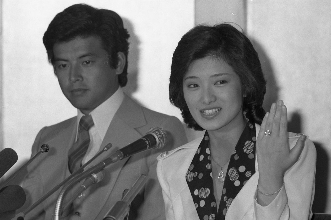 山口百恵さんが結婚時に意見を求めた“思い出の神社”が売りに出されてい