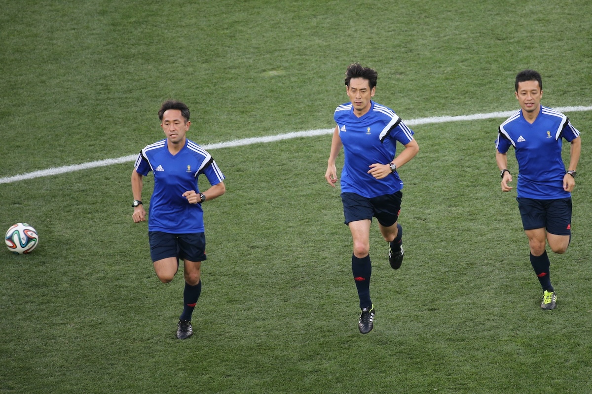 日本人初の「W杯開幕戦」主審・西村雄一に聞く】「1試合の走行距離は