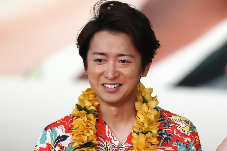 25周年イヤー直前スクープ》大野智が嵐再集結の鍵を握る人物と宮古島で