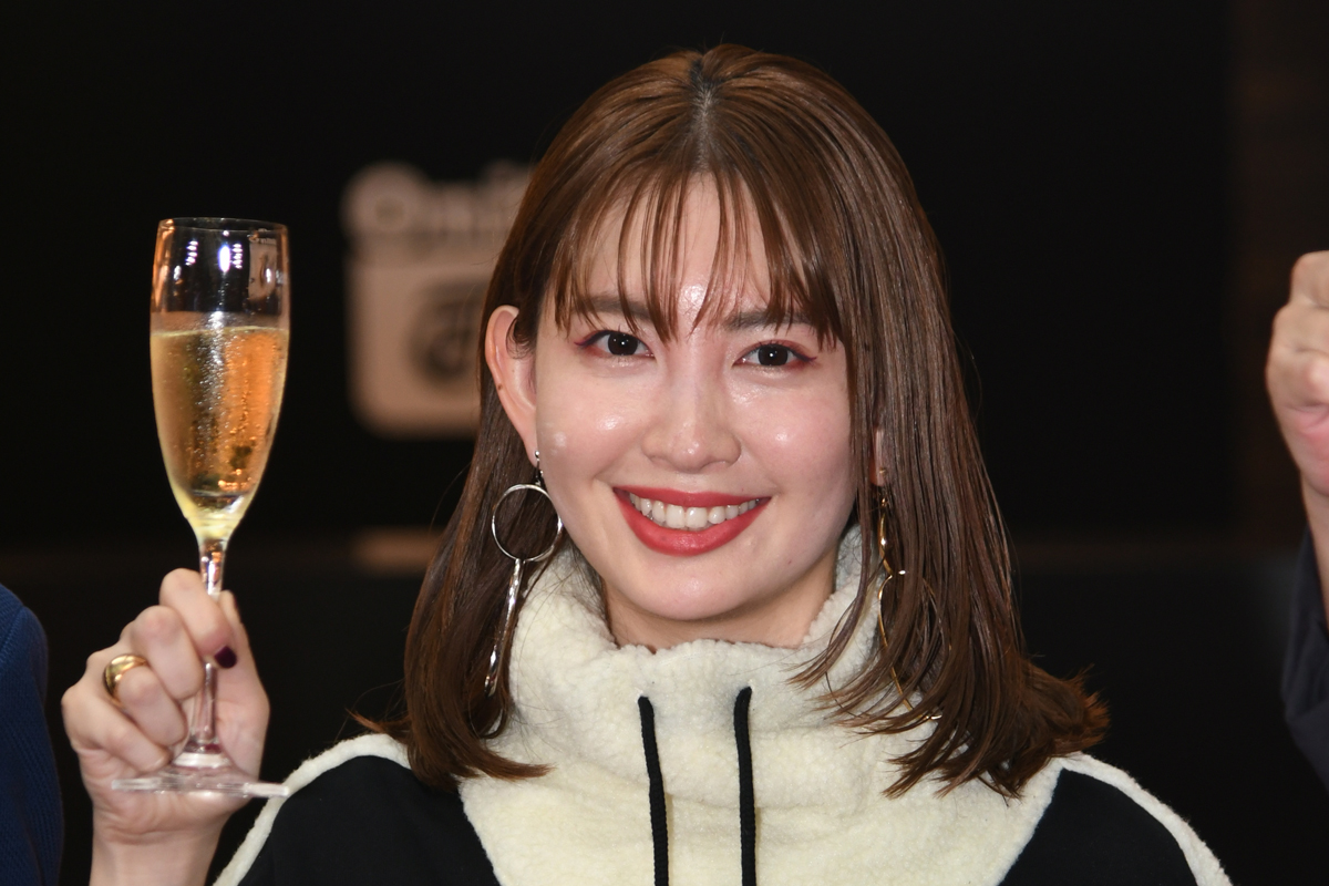 自ら役員候補をヘッドハント》小嶋陽菜、17億円でアパレル事業売却