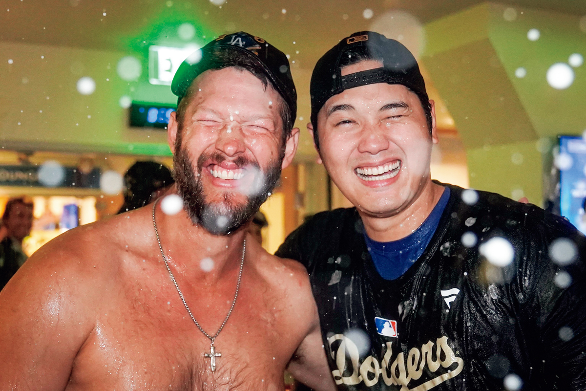 大谷翔平、初のポストシーズンで“感情爆発”シーン カーショーと肩を 大谷翔平、初のポストシーズンで“感情爆発”シーン カーショーと肩を
