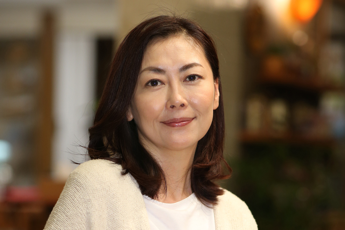 まだスマホじゃないの？」中山美穂さんが“芸能界の父”と最後に交わした