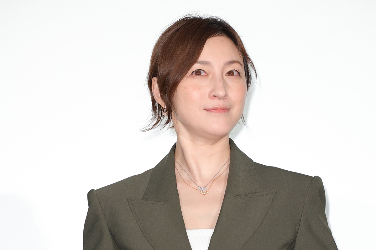 hirosue_ryoko_eyc.jpg