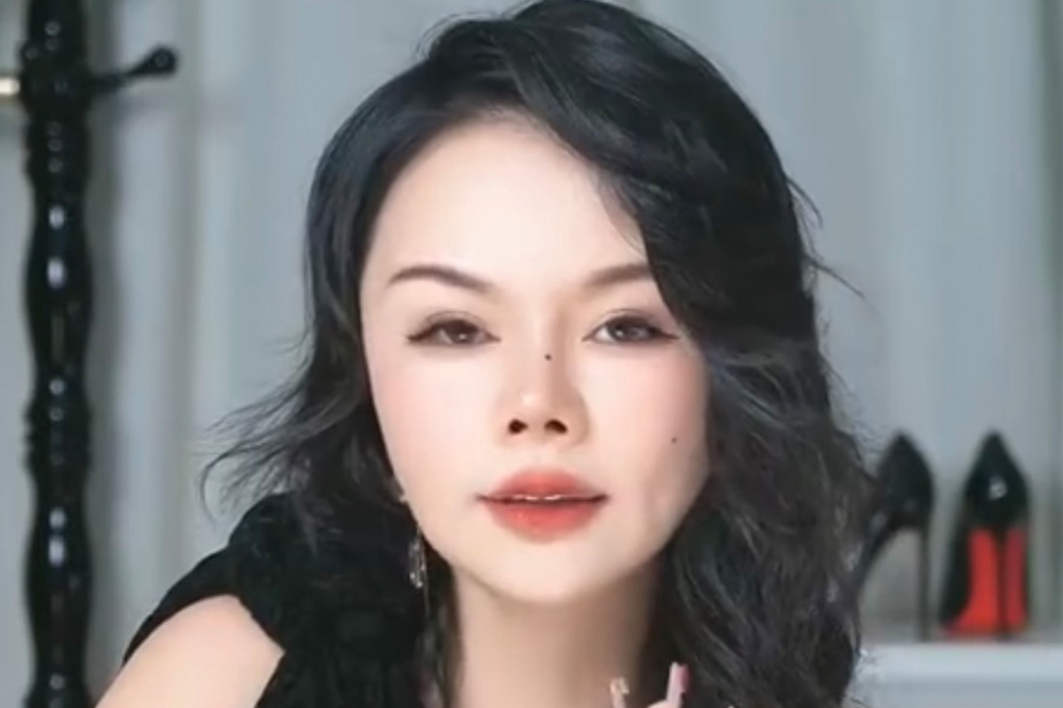 写真】「カラダでX字を描くの」 “性教育の達人”中国美熟女インフル