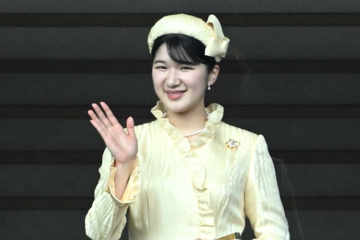 本当に頭が下がります》皇后雅子さまから受け継がれたと話題のドレスで