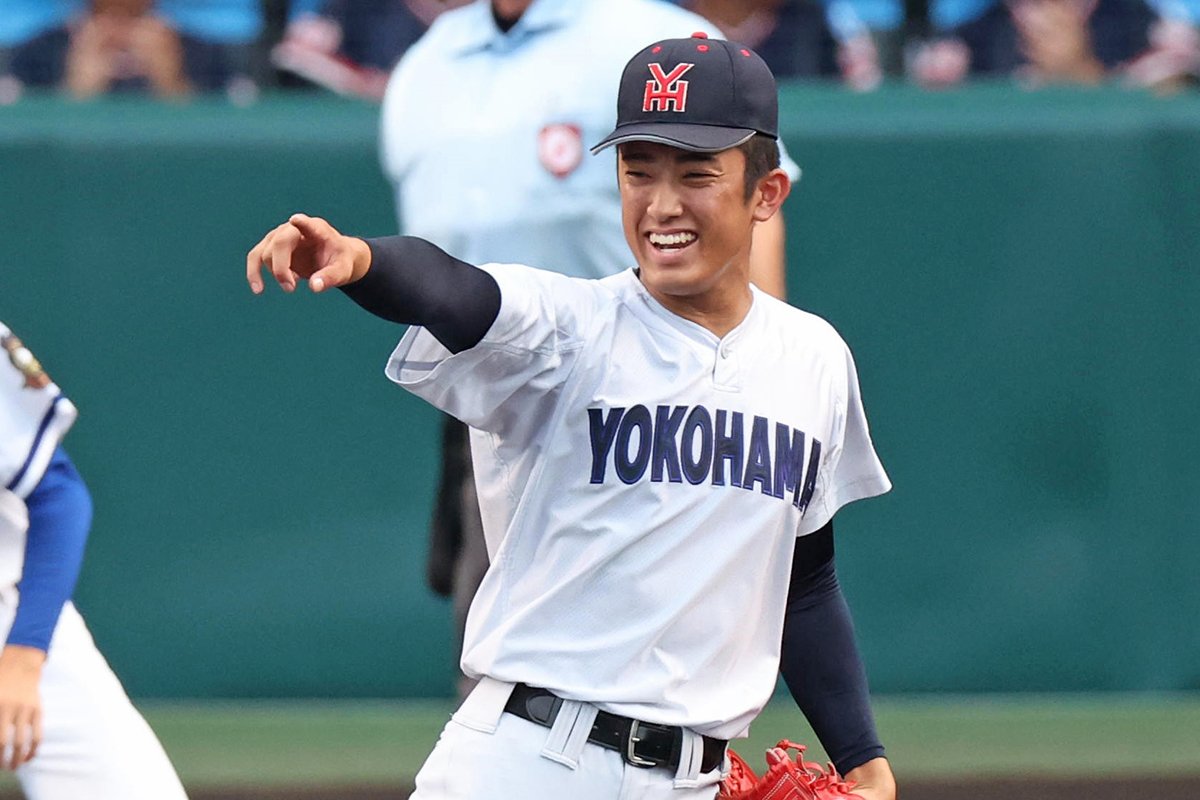 写真】《甲子園史上最速156km》横浜・織田翔希選手「普段は黒縁メガネ