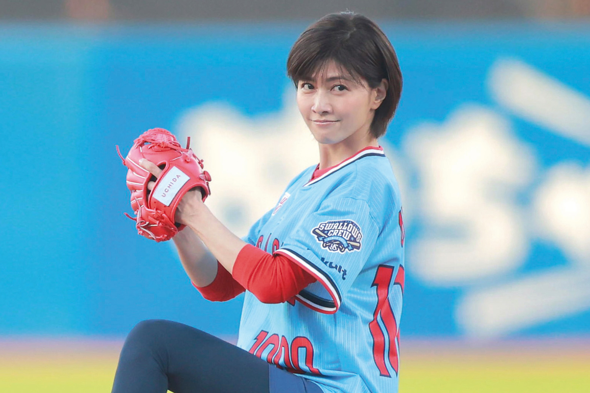 華麗なる始球式2024】華やかな投球フォームと衣装でスタジアムを彩った